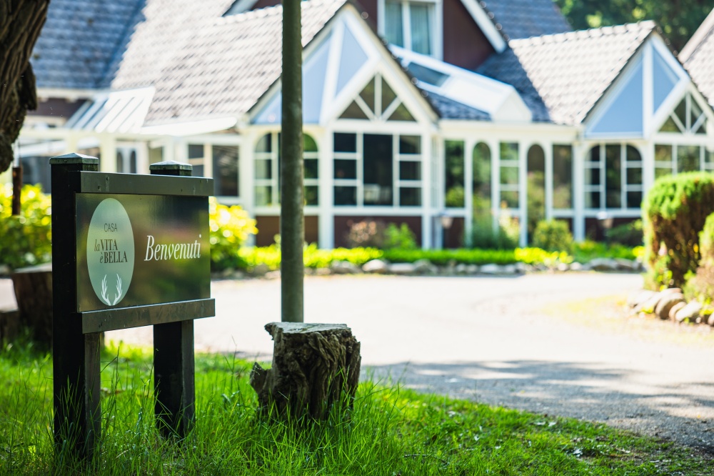 voorkant van casa la vita è bella